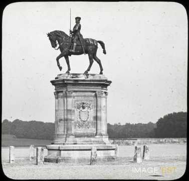 Statue équestre (Chantilly)